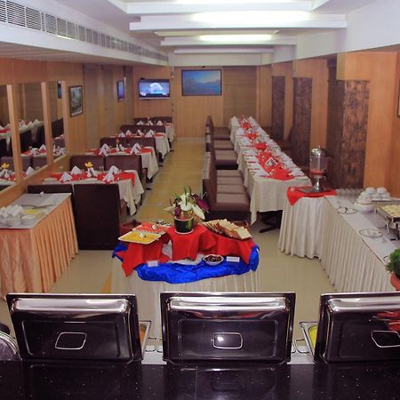Pattom Royal Hotel Thiruvananthapuram Exteriör bild