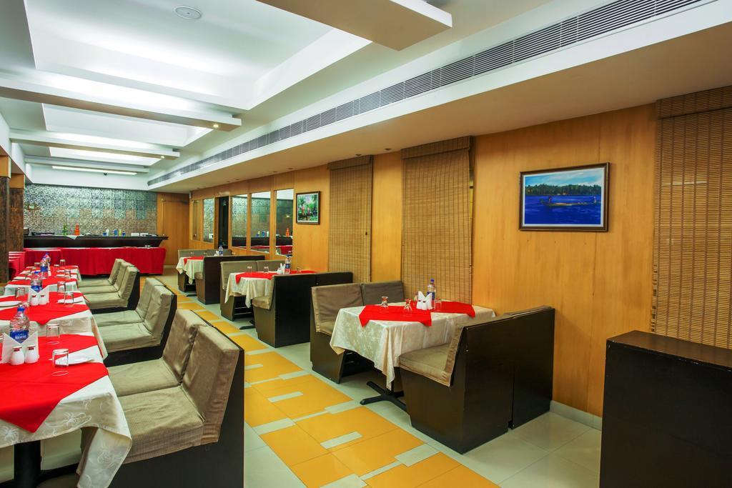 Pattom Royal Hotel Thiruvananthapuram Exteriör bild