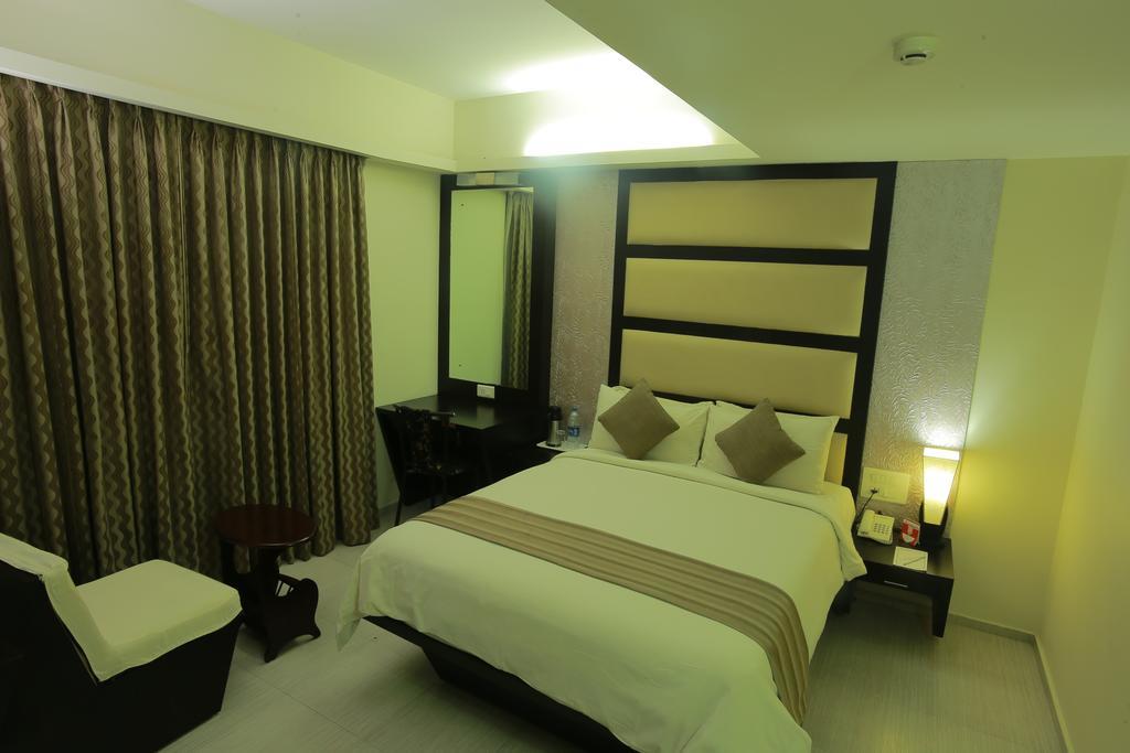 Pattom Royal Hotel Thiruvananthapuram Rum bild