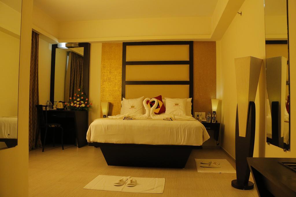 Pattom Royal Hotel Thiruvananthapuram Exteriör bild