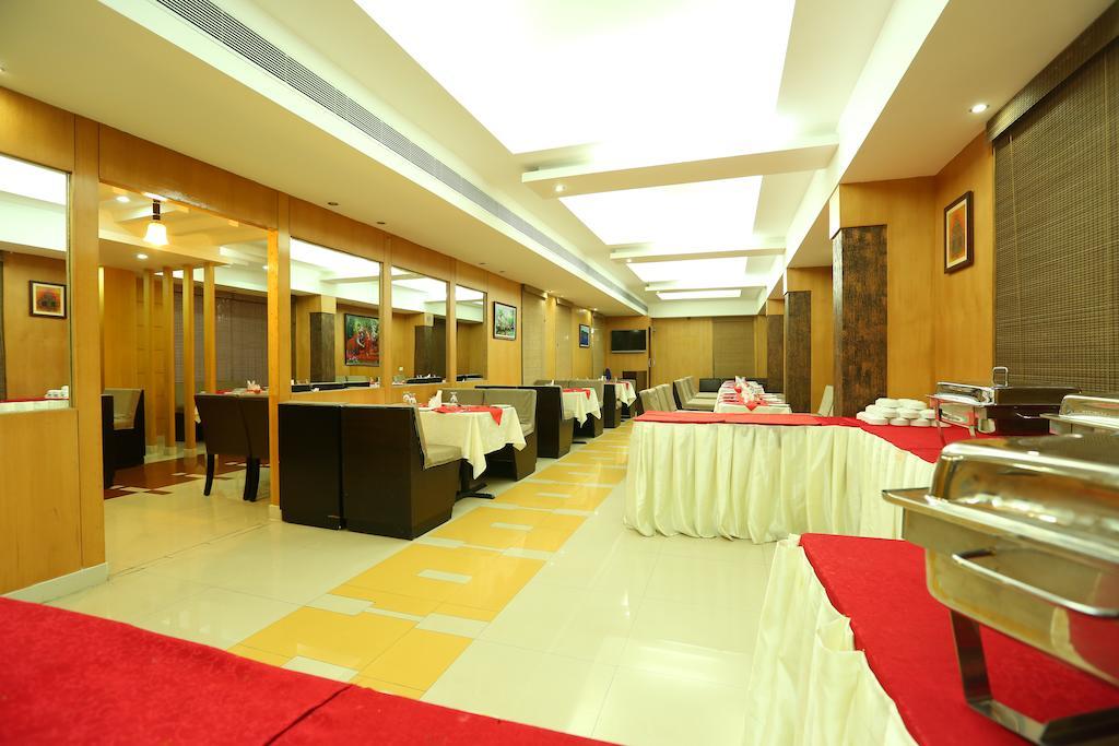 Pattom Royal Hotel Thiruvananthapuram Exteriör bild