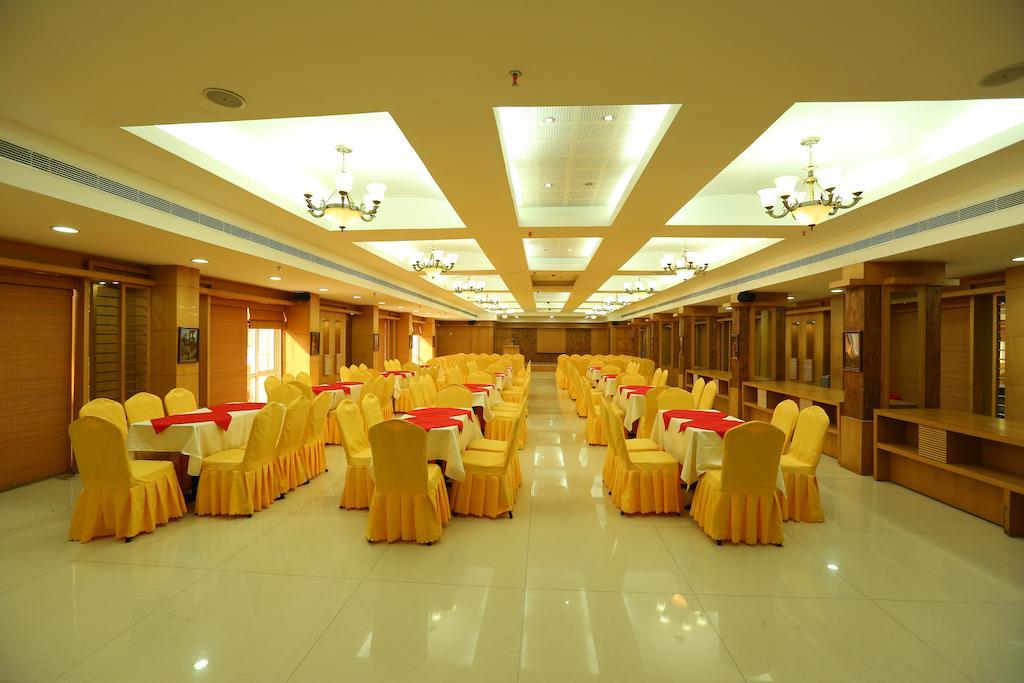 Pattom Royal Hotel Thiruvananthapuram Exteriör bild